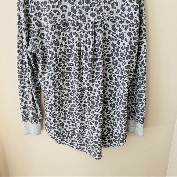 Z Supply Leopard Print Long Sleeve Top Gray Sz Small - Picture 8 of 9